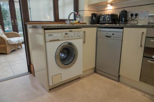 Beautiful Bexhill Cottage With Garden 3 Mins Walk To Beach Eksteriør bilde